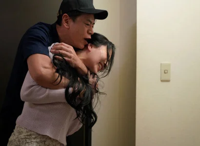 Nữ ca sĩ bị fan thô bạo xâm hại vì nhan sắc làm phát điên